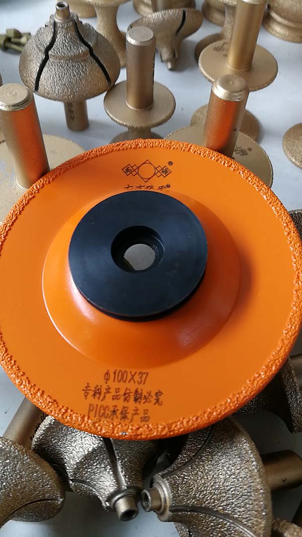 钎焊金刚石冲压斜面减震磨盘.jpg